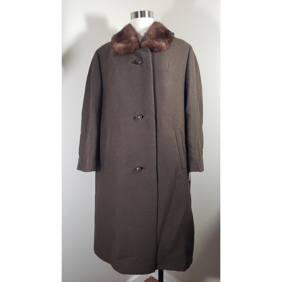 Vintage Jackets & Blazers - 💥CLOSING SALE💥 Vintage Fur Collared Long Jacket